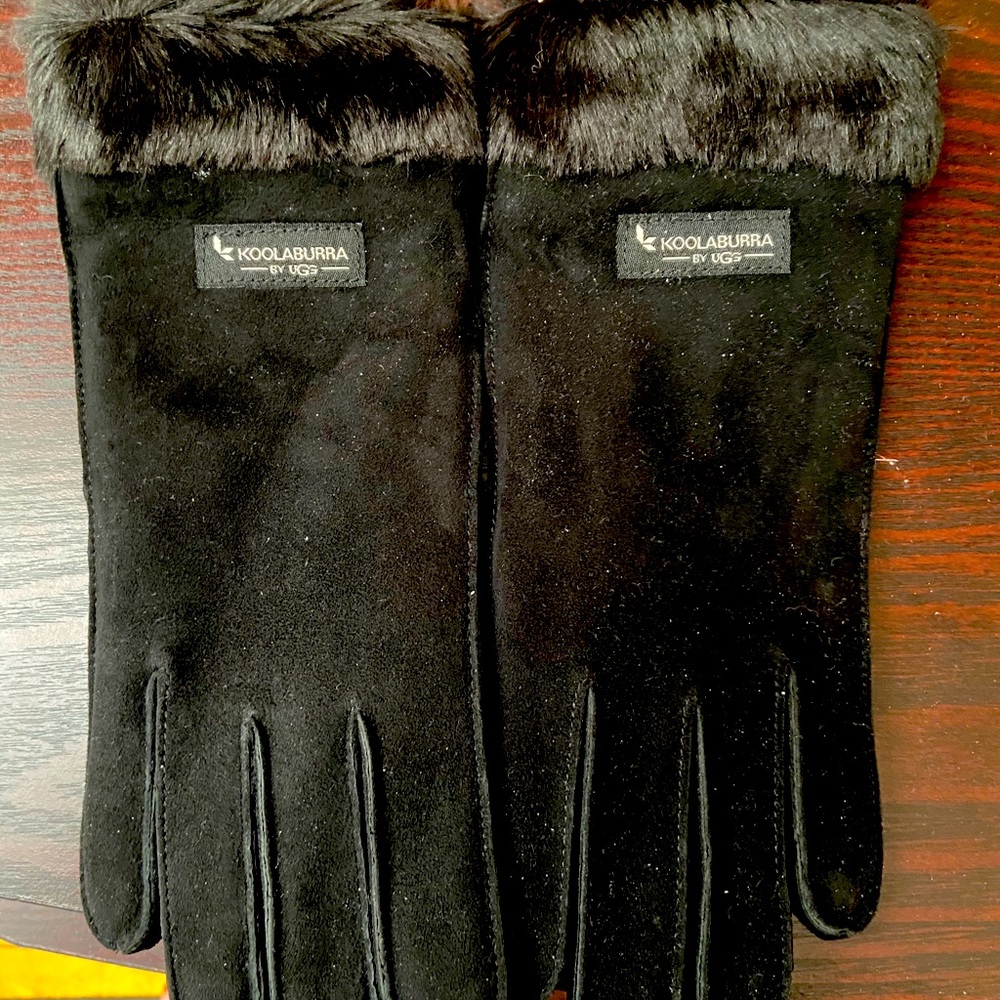 Kookaburra by Ugg black suede gloves